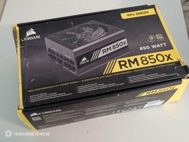 Modulaarinen Corsair RM 850x virtalähde + johto pussukka.