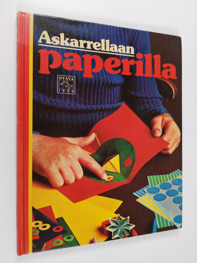 Carol (piirrokset) Lawson : Askarrellaan paperilla