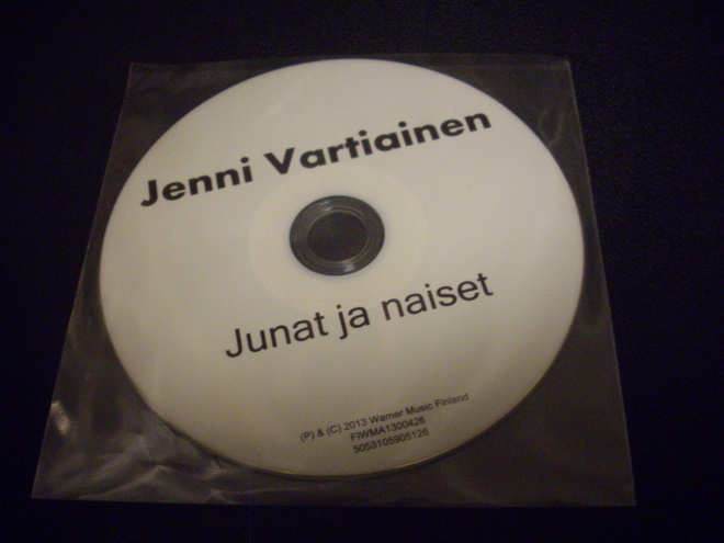 JENNI VARTIAINEN: Junat ja naiset CDS ( Sis.postikulut )