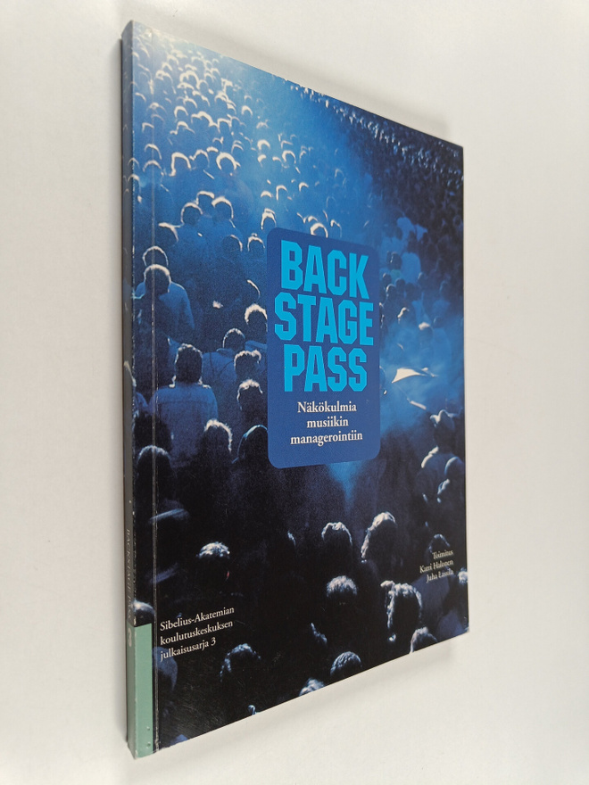 Backstage pass : nakokulmia musiikin managerointiin