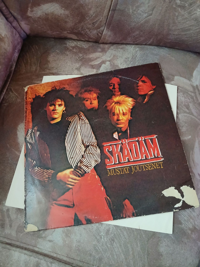 Skädäm - Mustat Joutsenet LP + 7" & Promojuliste