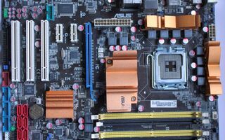 ASUS P5Q emolevy, socket 775
