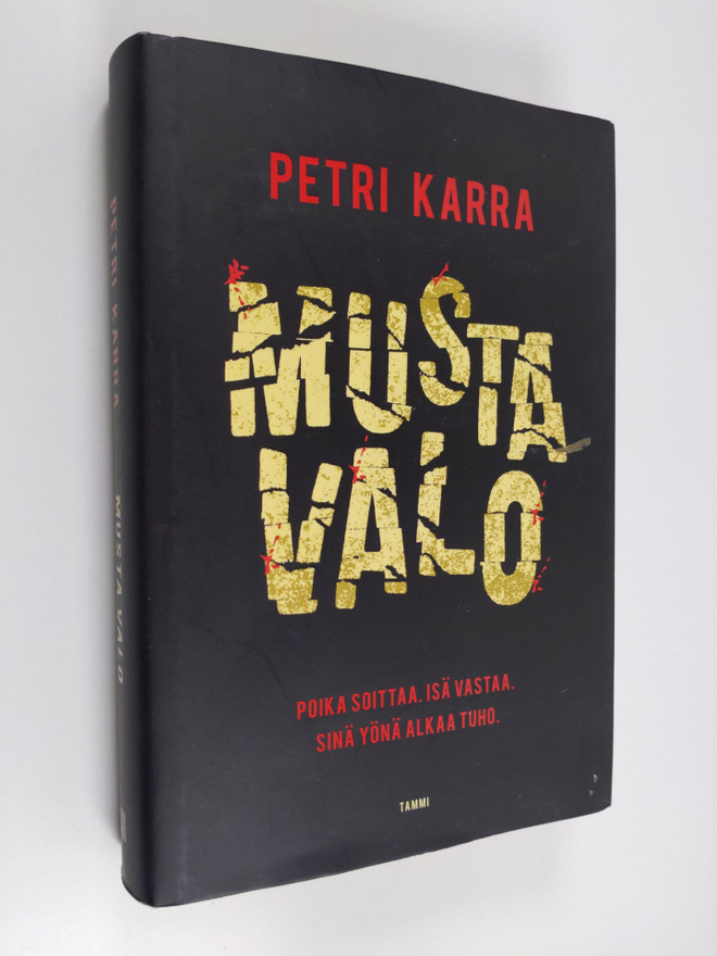 Petri Karra : Musta valo (signeerattu)