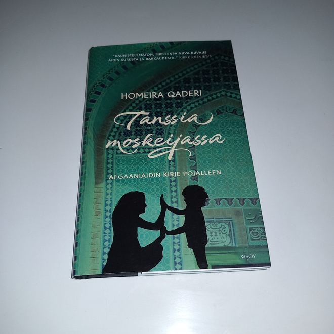 Tanssia moskeijassa - Homeira Qaderi