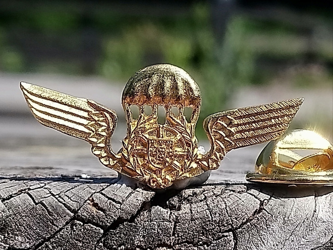 Kullanvärinen Ilmailumerkki MINI. Halkaisija - 30 mm, Hyväku