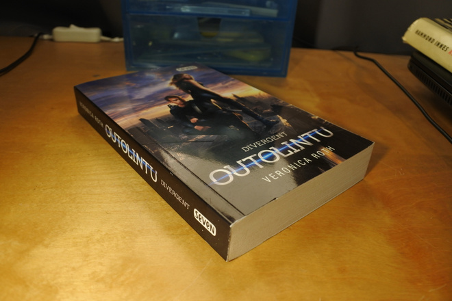 Veronica Roth: Outolintu, pokkari, hyvä