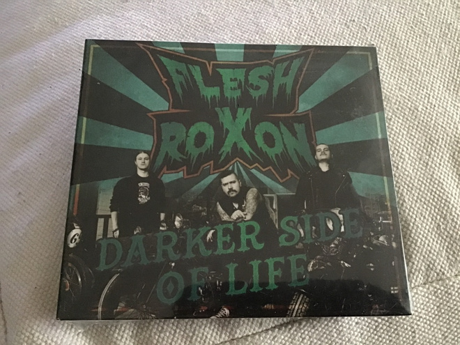Flesh Roxon . Darker side of life muoveissa CD