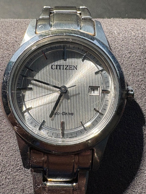 Citizen Eco-Drive E102-S050277 – rannekello, hopeanvärinen