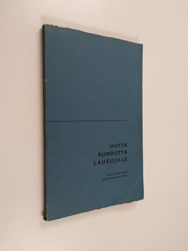 Uutta runoutta lausujille : valikoima modernia suomalaist...
