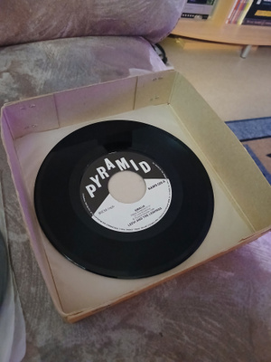 Leevi And The Leavings - 7" SINGLE