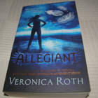 Veronica Roth Allegiant -nid - pikkukuva 1