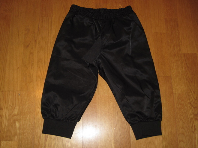 Mustat hiekkahousut/jalkapallohousut 120/130cm