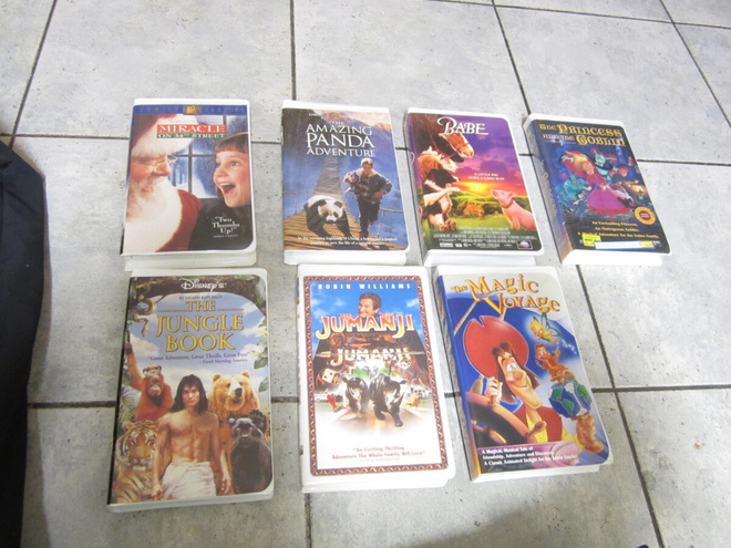 7 vanhaa iso / pehmokoppaista vhs:sää - 1 avaamaton