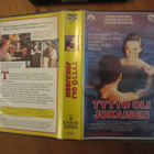 Tyttö oli jokaisen VHS FIx Charles Bronson (Esselte Hotel M. - pikkukuva 5