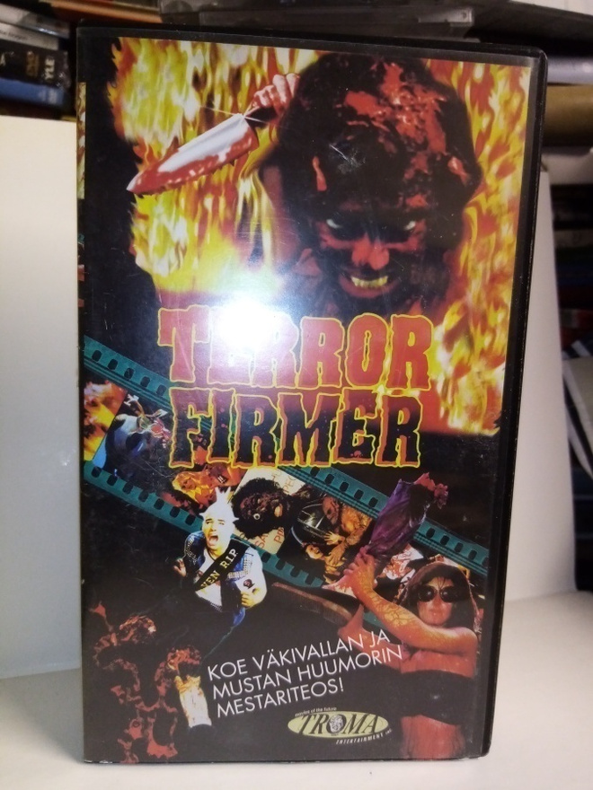 VHS :  TERROR FIRMER ( TROMA) SIS POSTIKULU