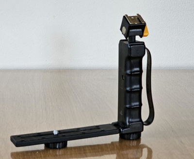 == German Adjustable L-Bracket Flash Holder