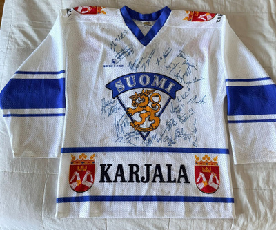 Suomen joukkueen jääkiekko pelipaita NIMIKIRJOITUKSET!