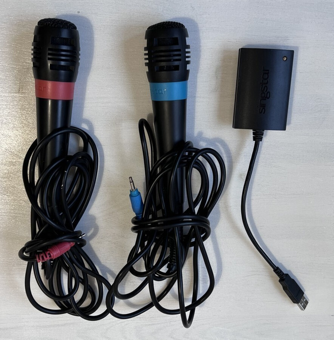 Singstar 2kpl migrofonia sin ja pun ja liitinososa!!