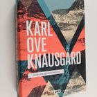 Karl Ove Knausgård : Poissa päiväjärjestyksestä - pikkukuva 1