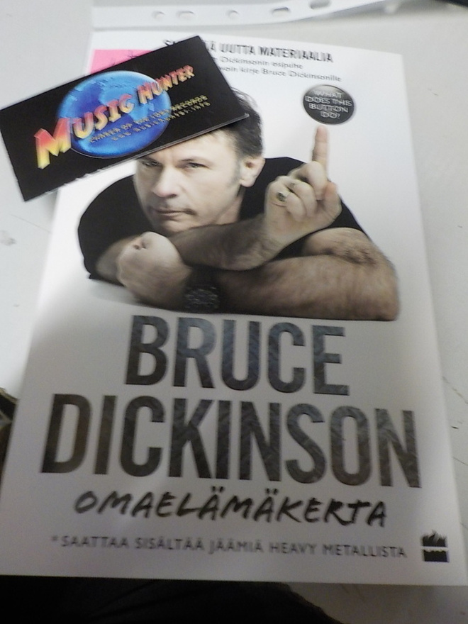 BRUCE DICKINSON OMAELÄMÄKERTA KIRJA NIMMARILLA