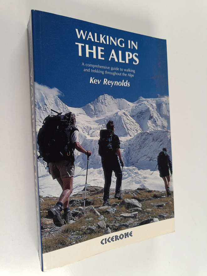 Kev Reynolds : Walking in the Alps : A comprehensive guid...