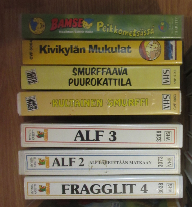 Piirrettyjä VHS 7x: Alf, Smurffit, Bamse, Fragglit 4, Kivi..