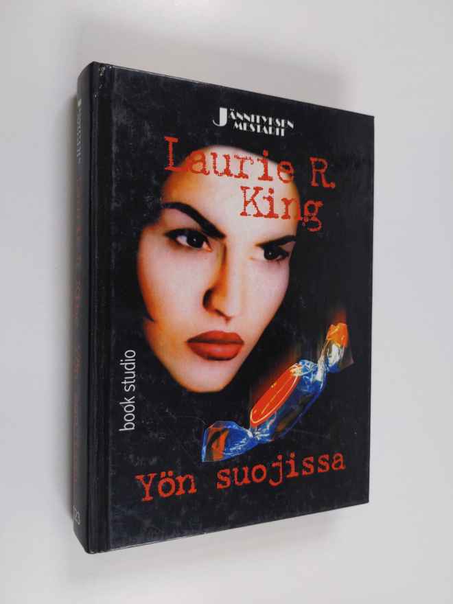 Laurie R. King : Yön suojissa
