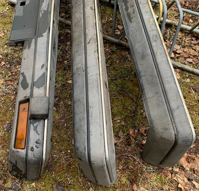 VW Passatin puskurit eteen ja taakse
