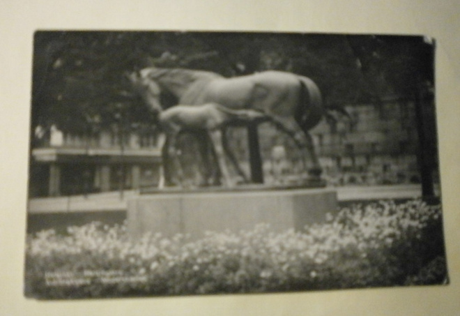 Helsinki, "Äidinrakkaus"-patsas, valokuvapk, p. 1955