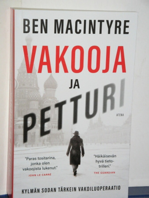 Ben MacIntyre : VAKOOJA JA PETTURI  Oleg Gordijevski