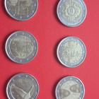 10 eeilaista suomalaista 2 euron juhlarahaa - pikkukuva 1