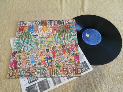 TOM TOM CLUB - Close To The Bone LP