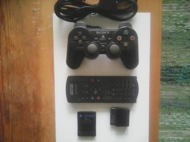 Myydään alkuperäisiä Sony PS2 tarvikkeita
