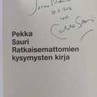 Pekka Sauri : Ratkaisemattomien kysymysten kirja (signeer... - pikkukuva 3