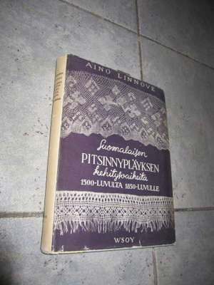 Linnove,Aino: Suomalaisen pitsinnypläyksen kehitysvaiheita