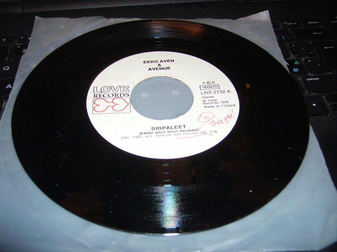 7" single : Eero Aven & Avenue : Sirpaleet ( SIS POSTIKULU