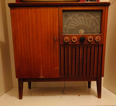 Radionette Salong -radiokaappi, Garrard & The Fisher FM-90X