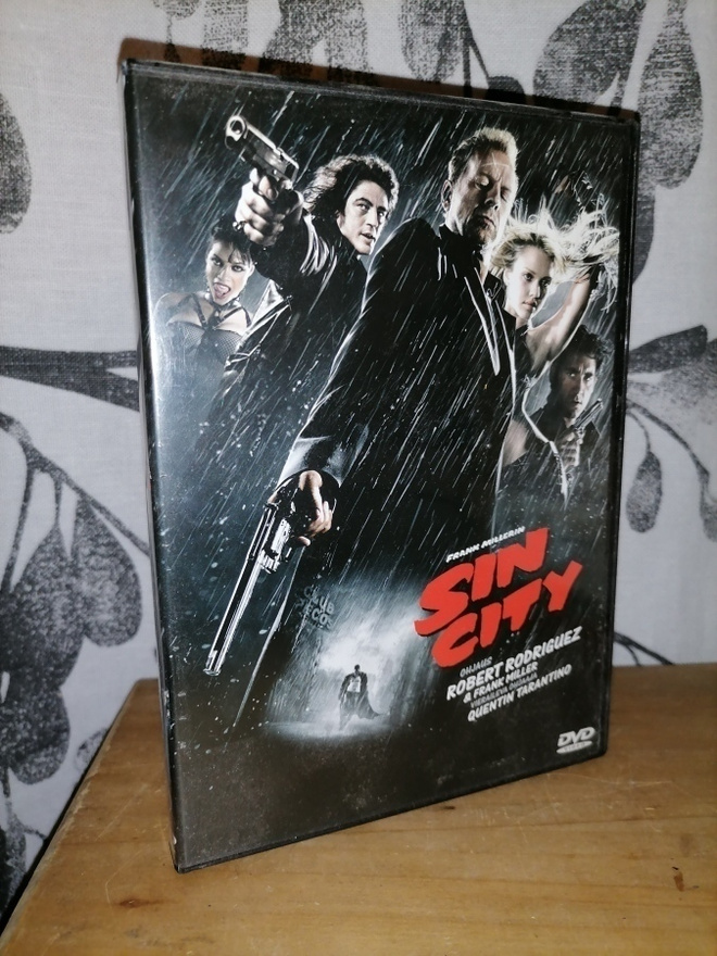 Sin City - Robert Rodriguez - DVD kuin uusi