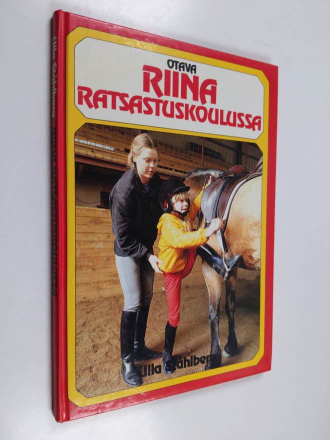 Ulla Ståhlberg : Riina ratsastuskoulussa
