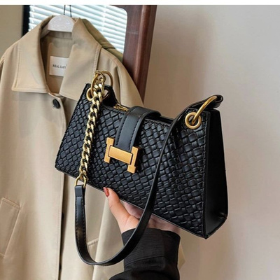 Women woven pattern handbag