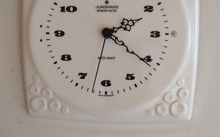 Junghans SEINÄKELLO