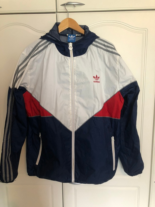 Tuulitakki: Adidas. Koko: XL.
