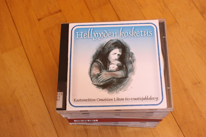 Hellyyden kosketus (Kaatuneitten omaisten liiton 60-vuoti CD