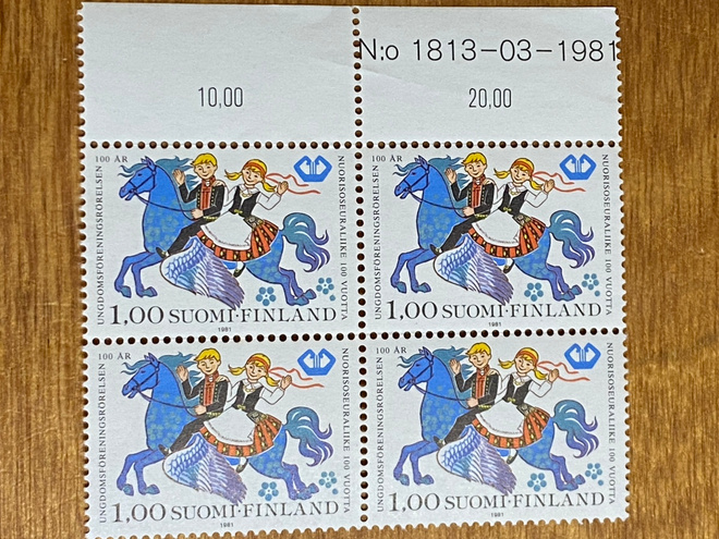 NUORISOSEURALIIKE 100 VUOTTA NELIÖ NUMERO MARGINAALILLA**
