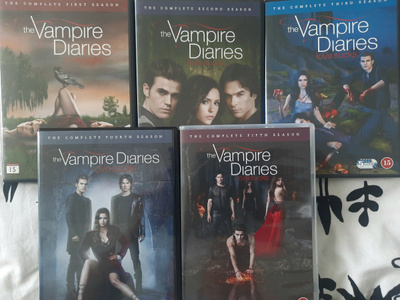 VAMPYYRIPÄIVÄKIRJAT 1 - 5,  THE VAMPIRE DIARIES 1 - 5