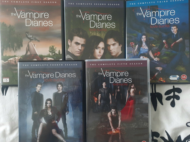 VAMPYYRIPÄIVÄKIRJAT 1 - 5,  THE VAMPIRE DIARIES 1 - 5