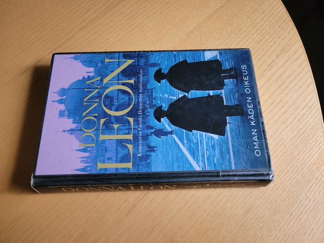 Donna Leon: Oman käden oikeus