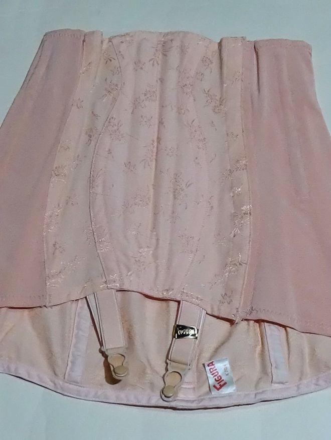 Vintage sukkanauhaliivit Figura