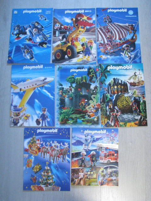 PLAYMOBIL KATALOGIT ( useammalta vuodelta )