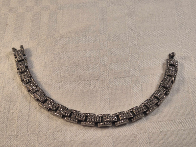 Hopeinen markasiitti-ranneketju, 18 cm, v. 1956